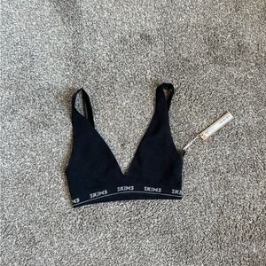 SKIMS seamless rib plunge bralette